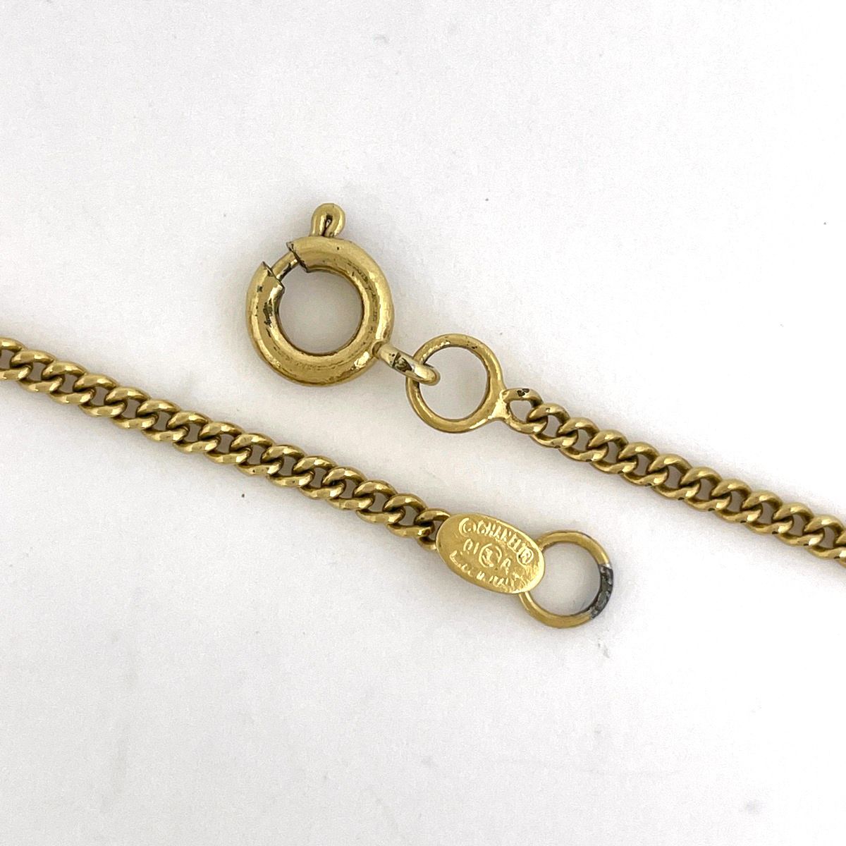 Chanel CC Logo Necklace Gold Plated Pink — view 3