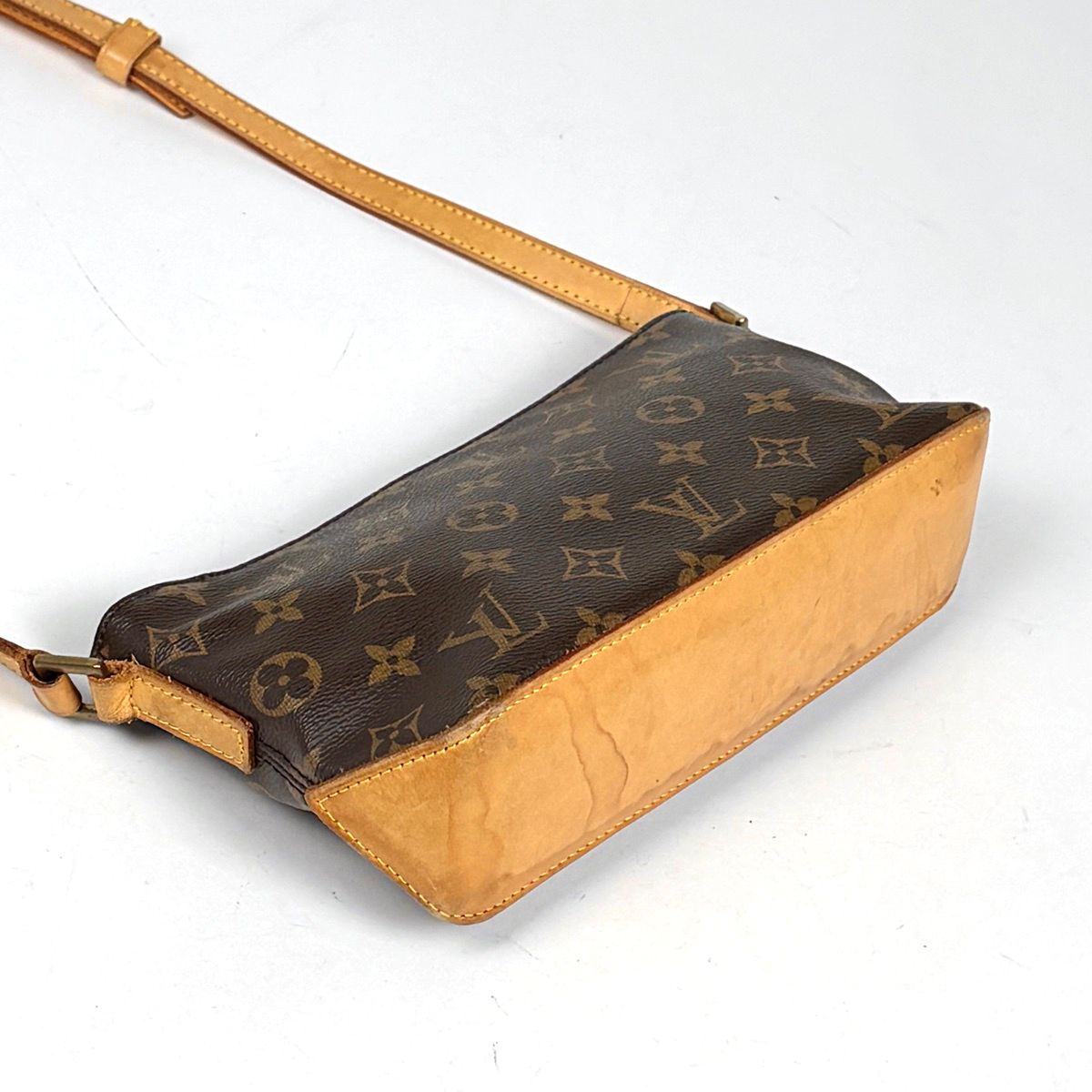 Louis Vuitton Trotteur Pochette Shoulder Bag Monogram Brown — view 2