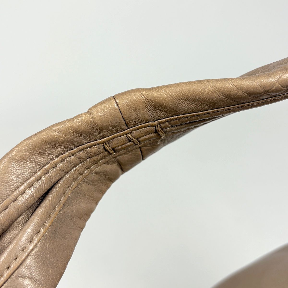 Loewe Viento 30 Fringe Anagram Shoulder Bag Leather Gold — view 6