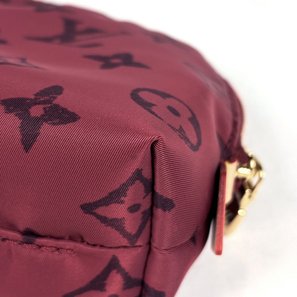 Louis Vuitton Pochette Cosmetic PM Gray Scoddington Makeup Pouch Nylon Red — view 3