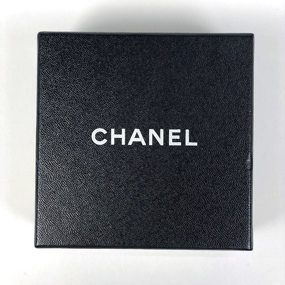 Chanel CC Logo Chain Belt 31 Rue Cambon Leather Gold — view 6