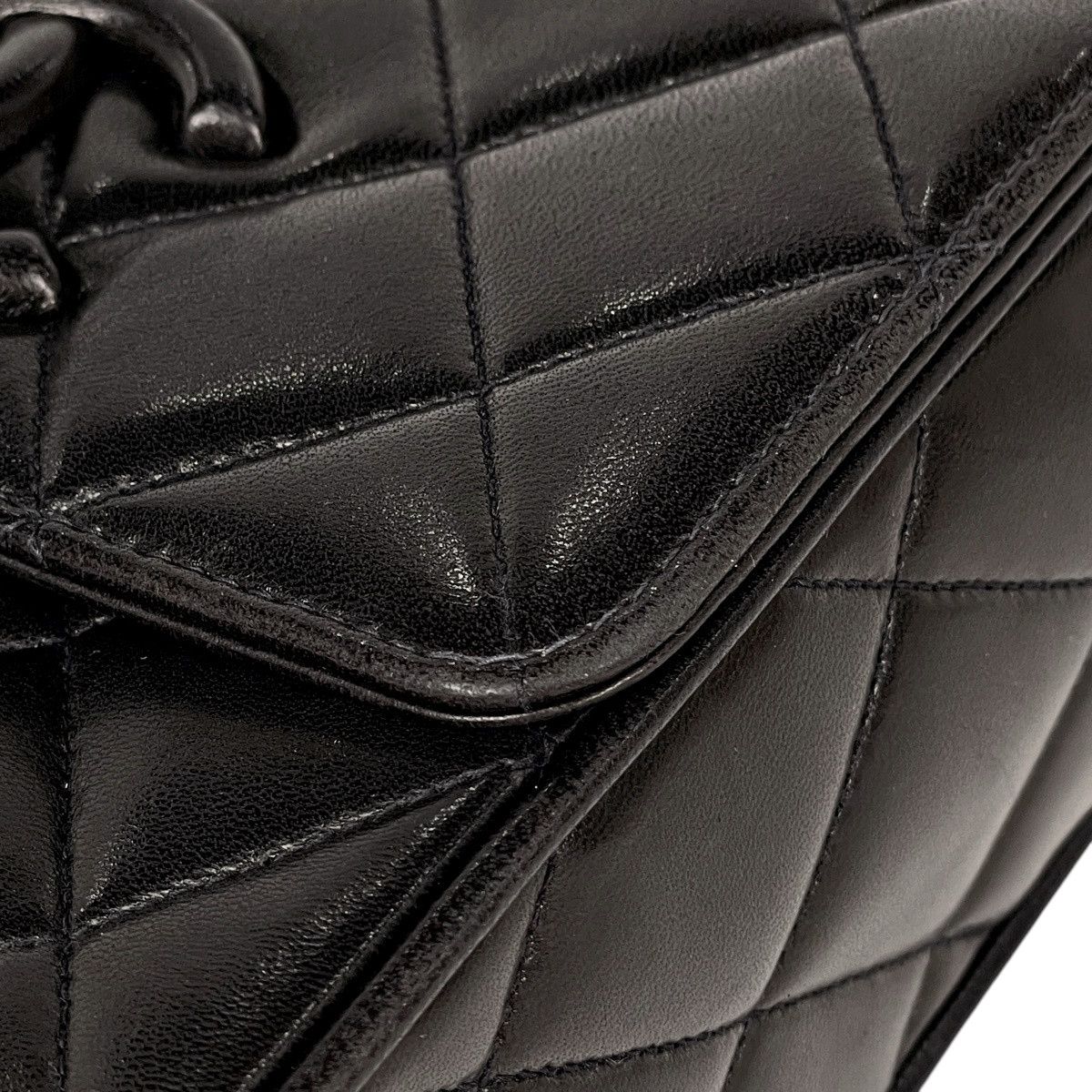 Chanel CC Logo Shoulder Bag Quilted Leather Black — view 7