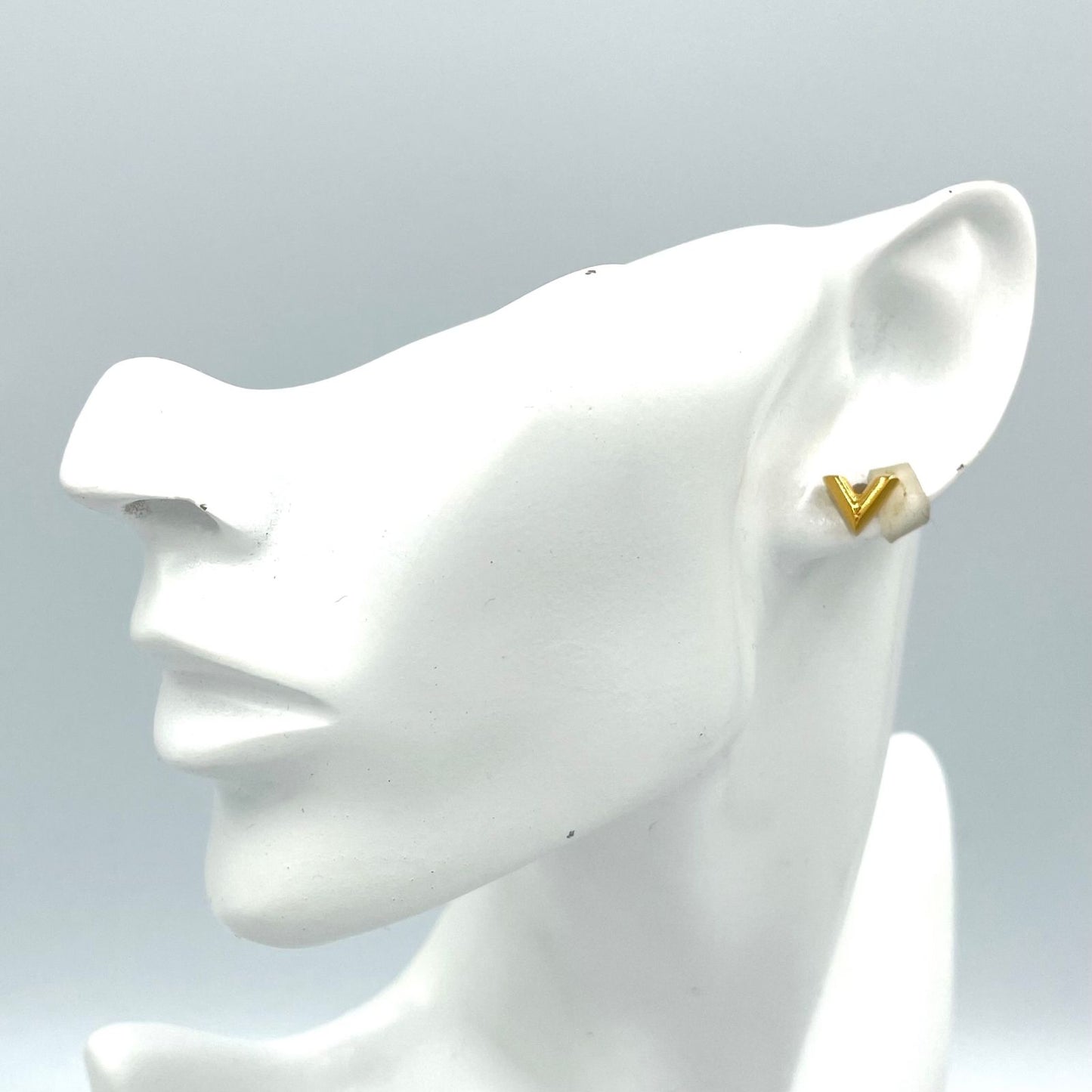 Louis Vuitton Studded Earrings Essential Gold Plated — view 9