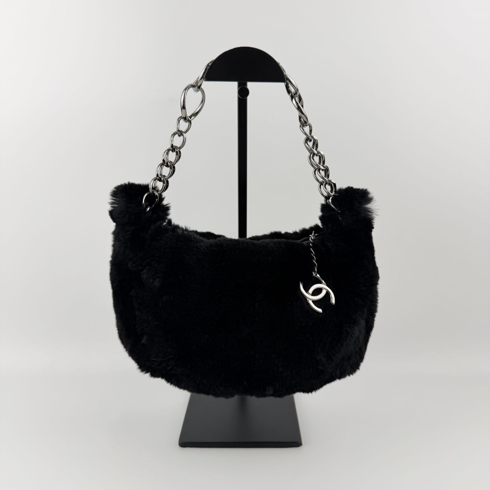 Chanel CC Logo Handbag Black Rabbit Vintage — view 4