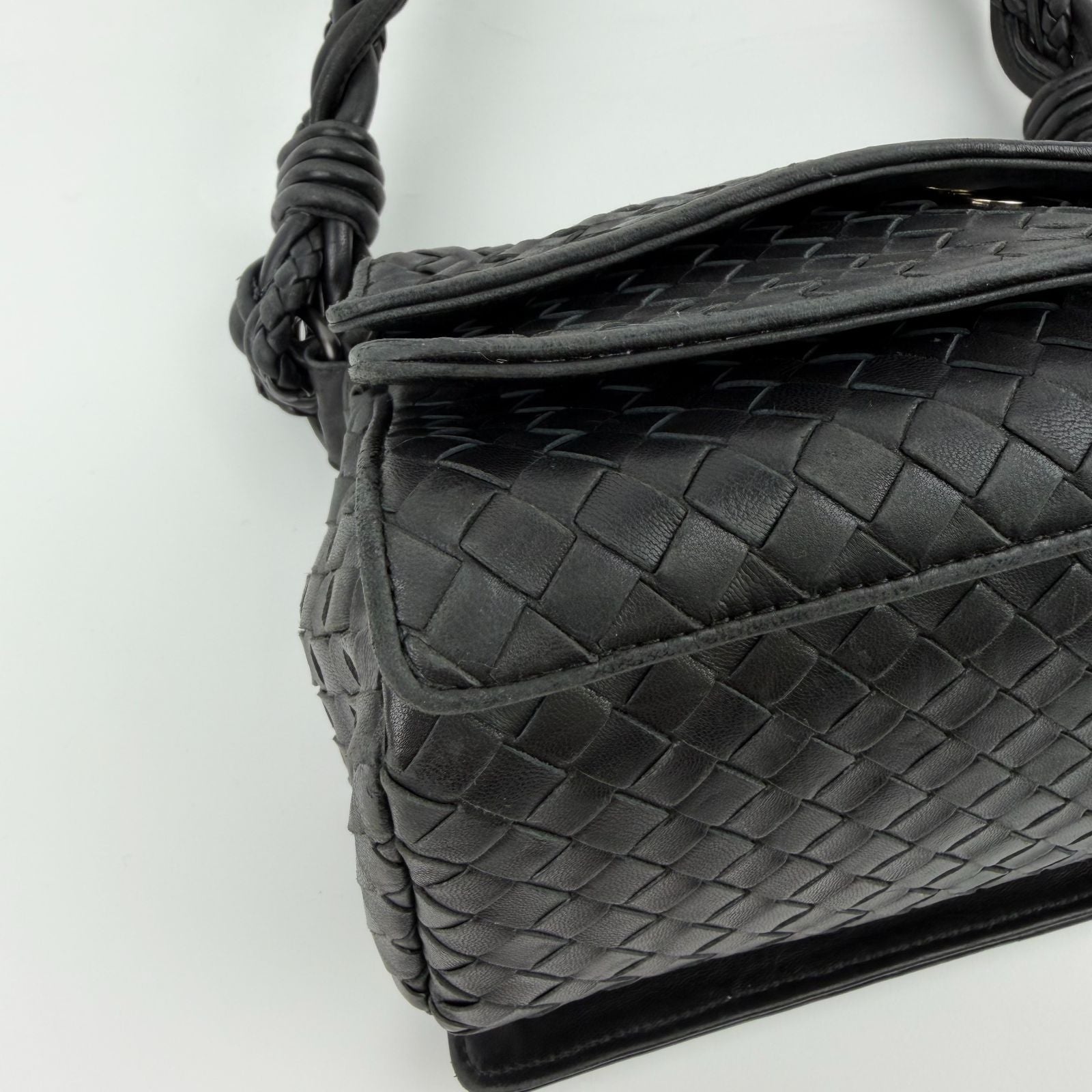 Bottega Veneta Intrecciato Shoulder Bag Black Leather Vintage — view 7