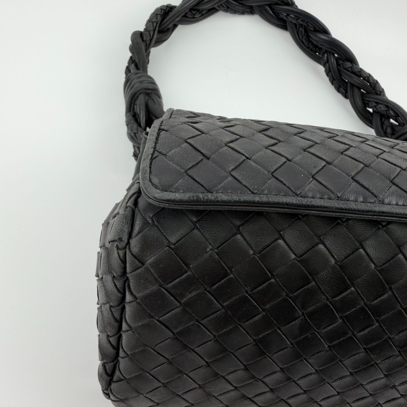 Bottega Veneta Intrecciato Shoulder Bag Black Leather Vintage — view 9