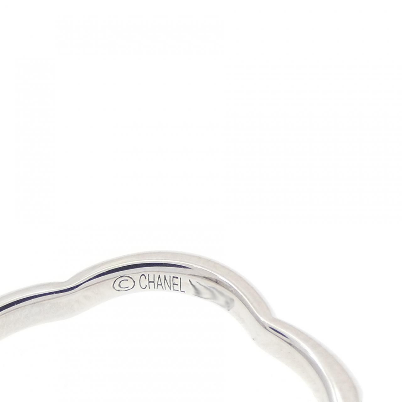 Chanel Camellia Ring White Gold — view 4
