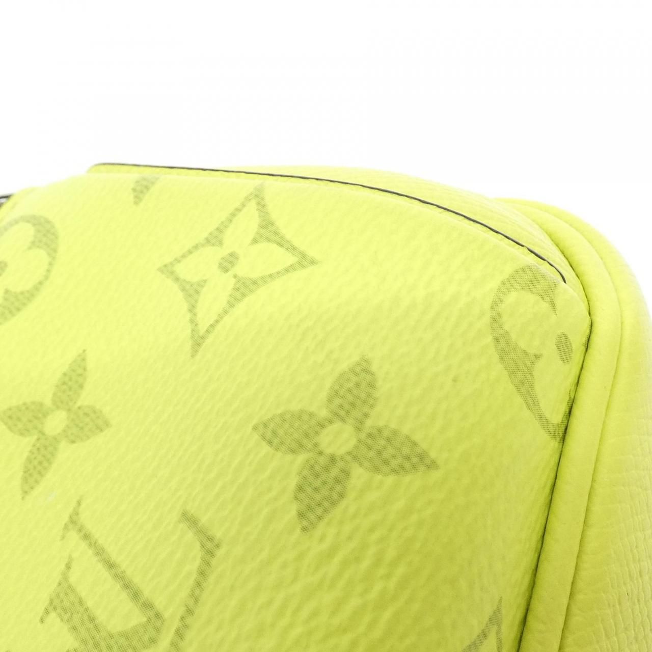 Louis Vuitton Taiga Llama Bum Bag Outdoor — view 4