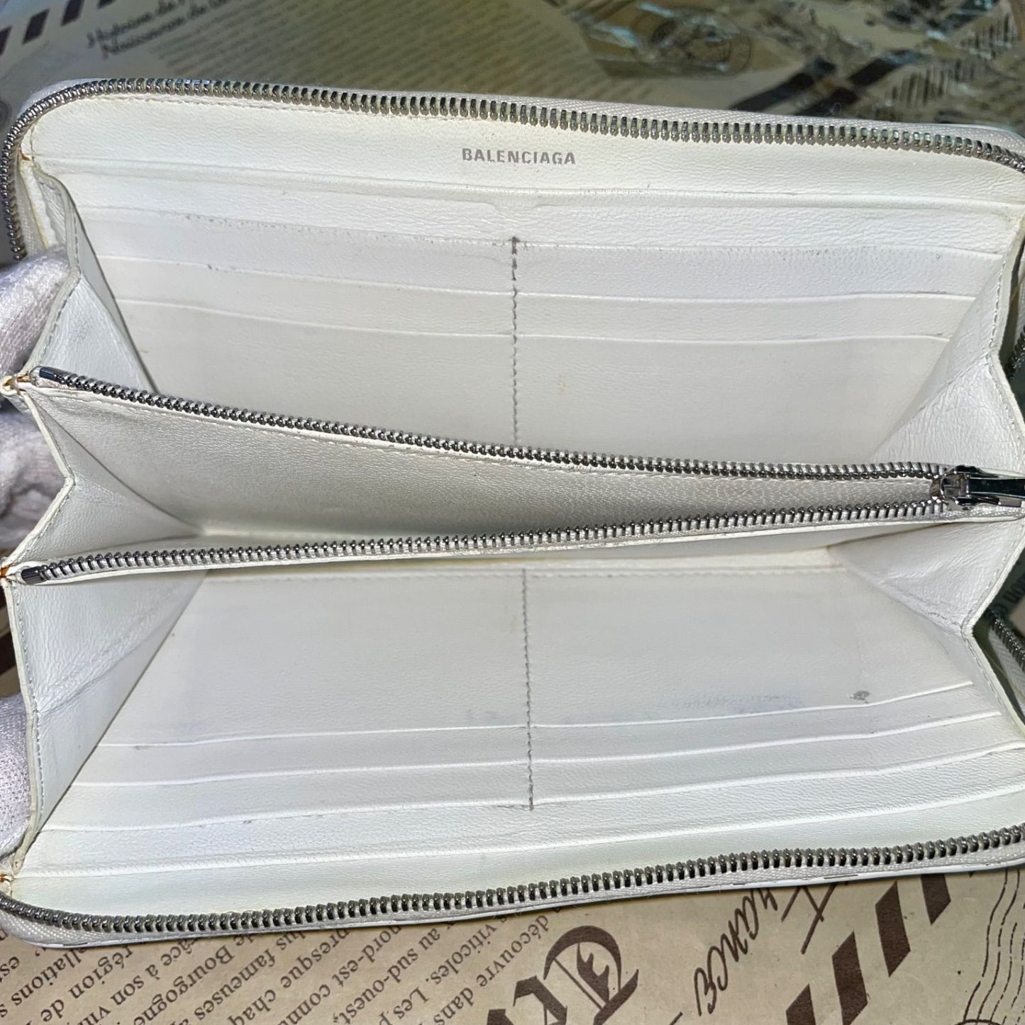 Balenciaga Wallet Leather White Round Card Billfold — view 7