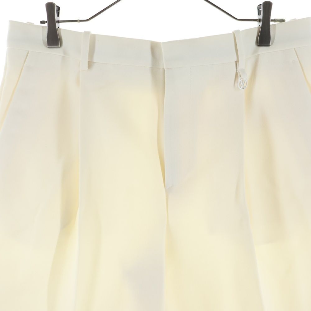 Louis Vuitton Pleated Tailored Half Shorts White — view 3