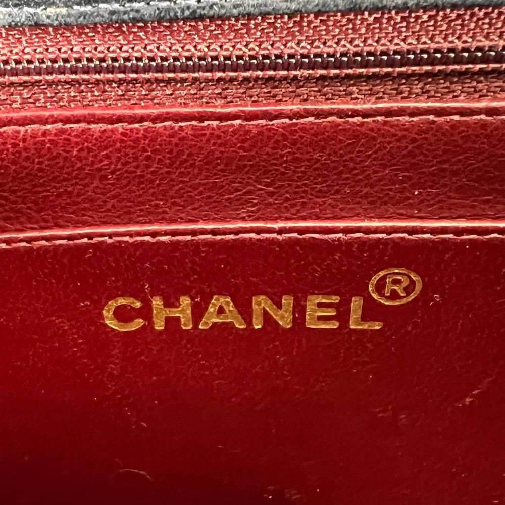 Chanel Shoulder Bag Diana 22 Single Flap Crossbody CC Logo Black Gold — view 4