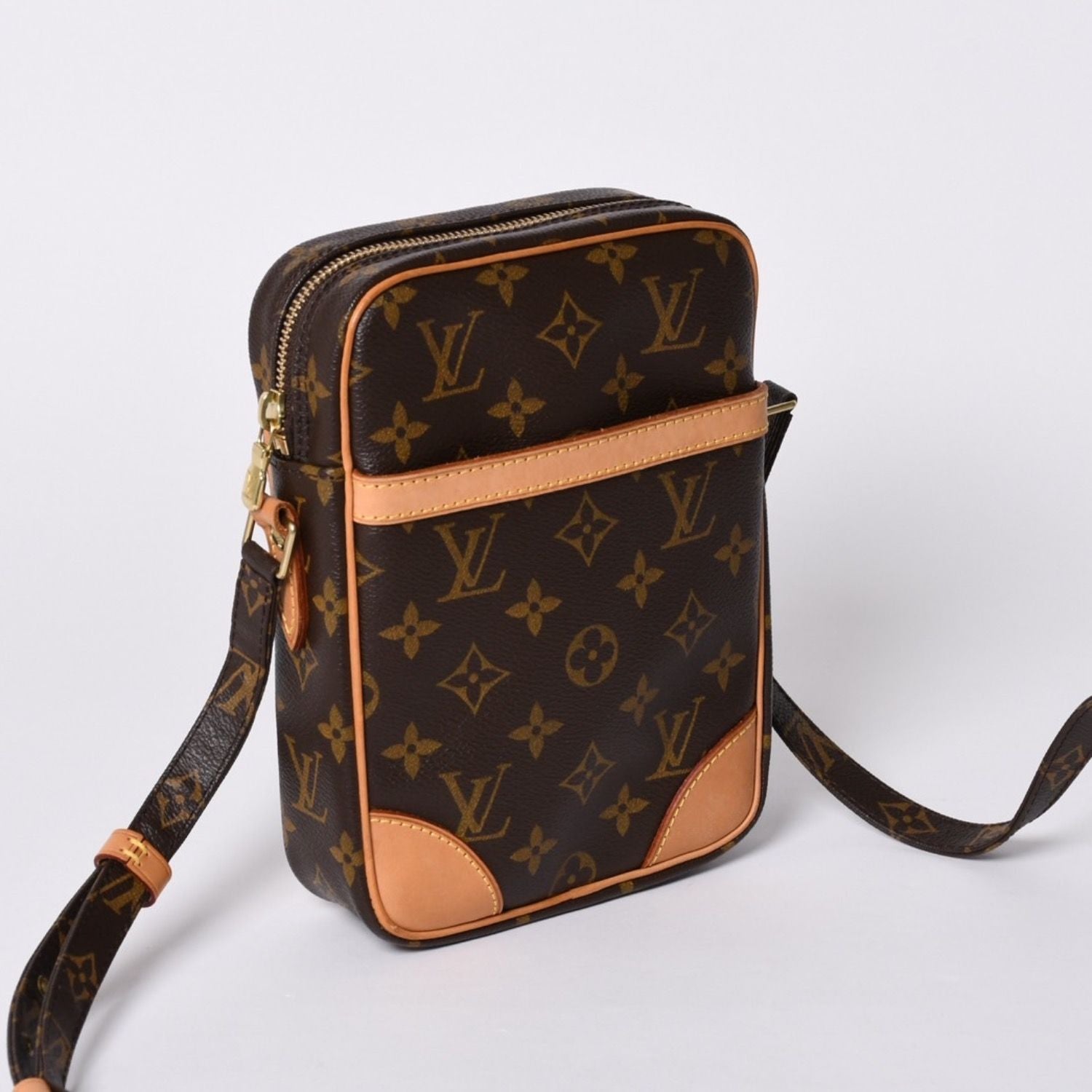 Louis Vuitton Shoulder Bag Danube Monogram Brown Gold — view 3