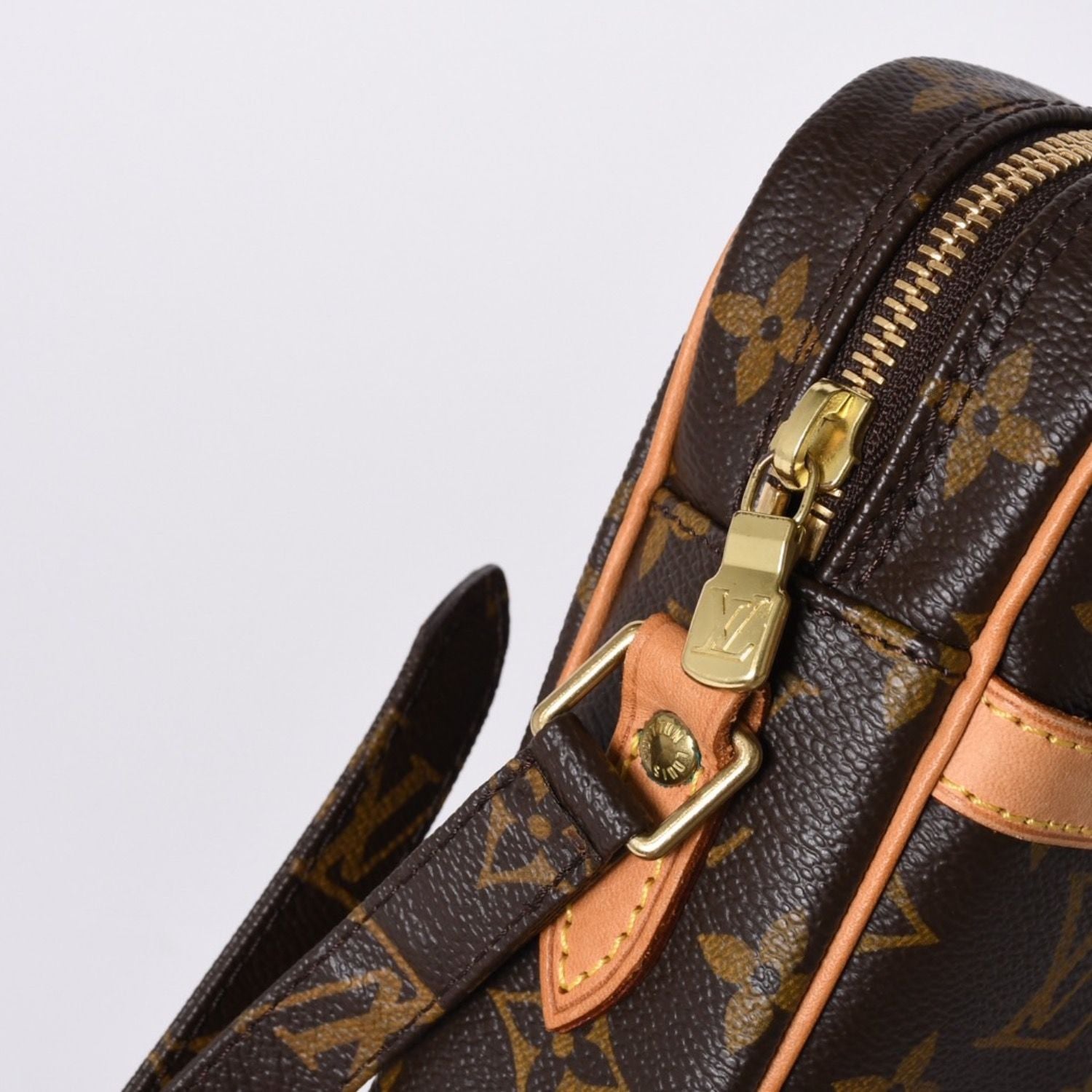 Louis Vuitton Shoulder Bag Danube Monogram Brown Gold — view 6