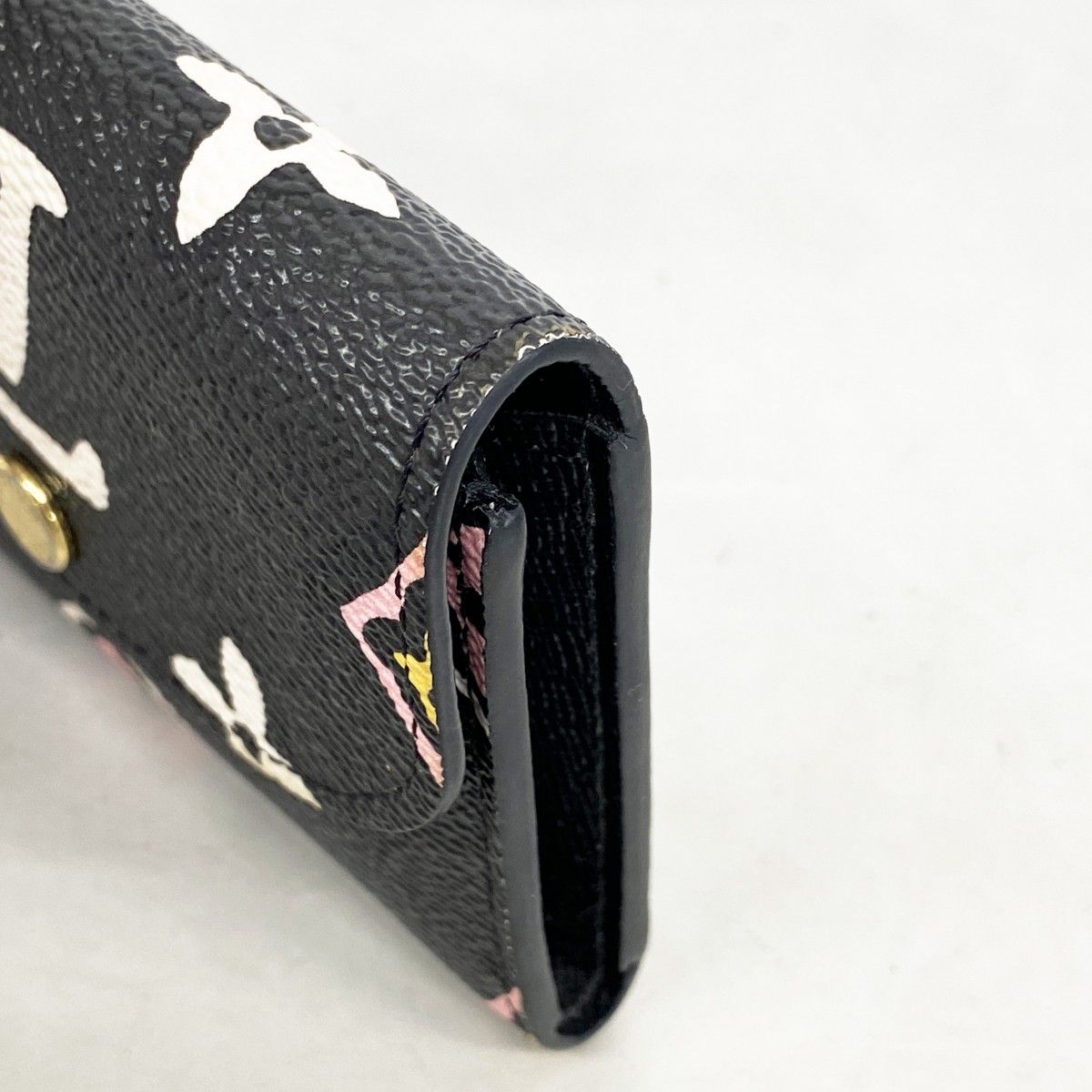 Louis Vuitton Coin Case Monogram Wild at Heart Porto Mone Rosalie Noir — view 7
