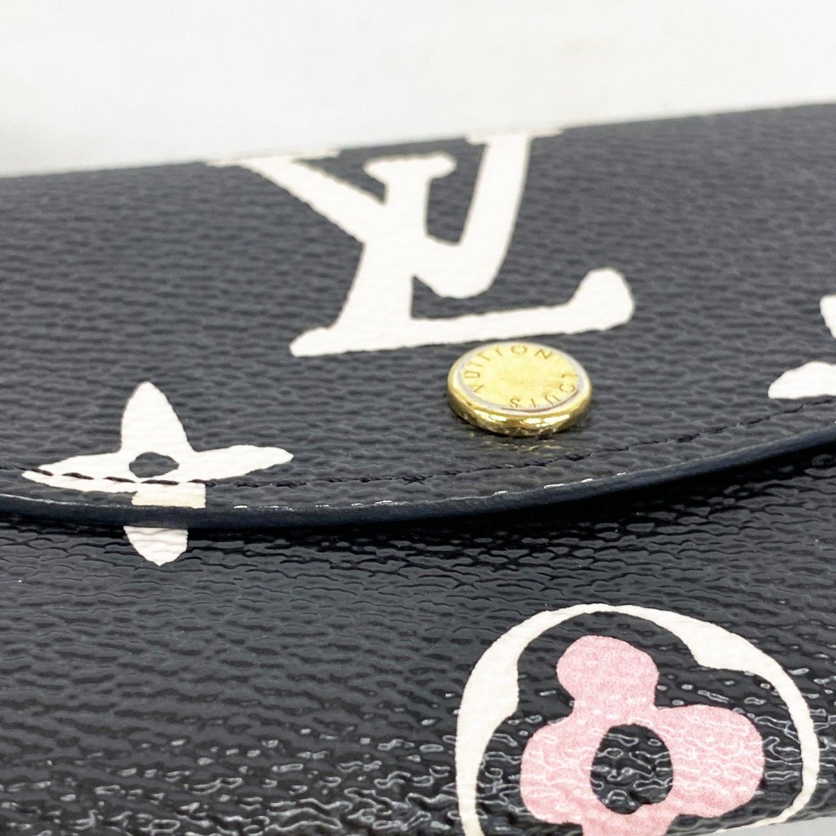 Louis Vuitton Coin Case Monogram Wild at Heart Porto Mone Rosalie Noir — view 9