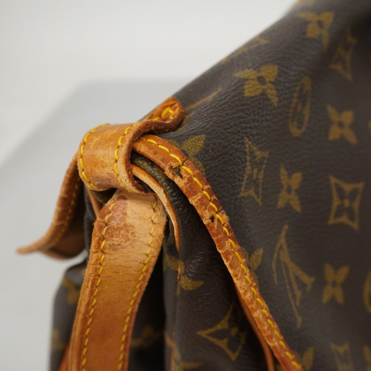 Louis Vuitton Shoulder Bag Monogram Saumur 30 Brown — view 7