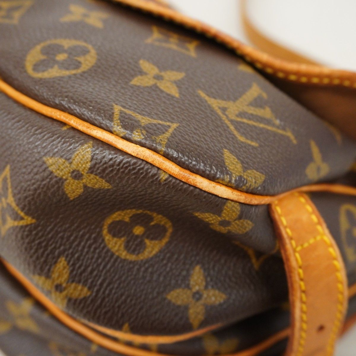 Louis Vuitton Shoulder Bag Monogram Saumur 30 Brown — view 6