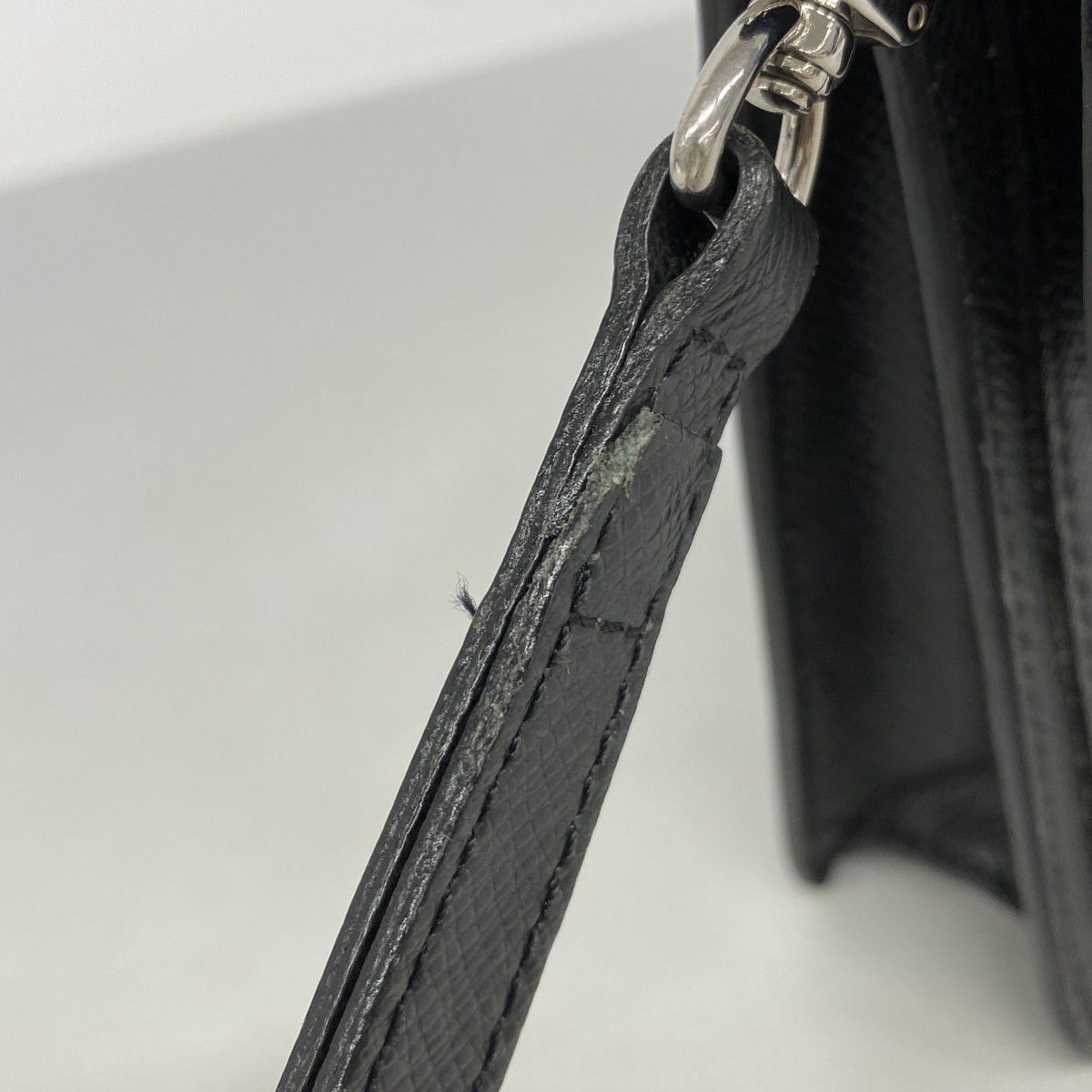 Louis Vuitton Clutch Taiga Belair Ardoise — view 9