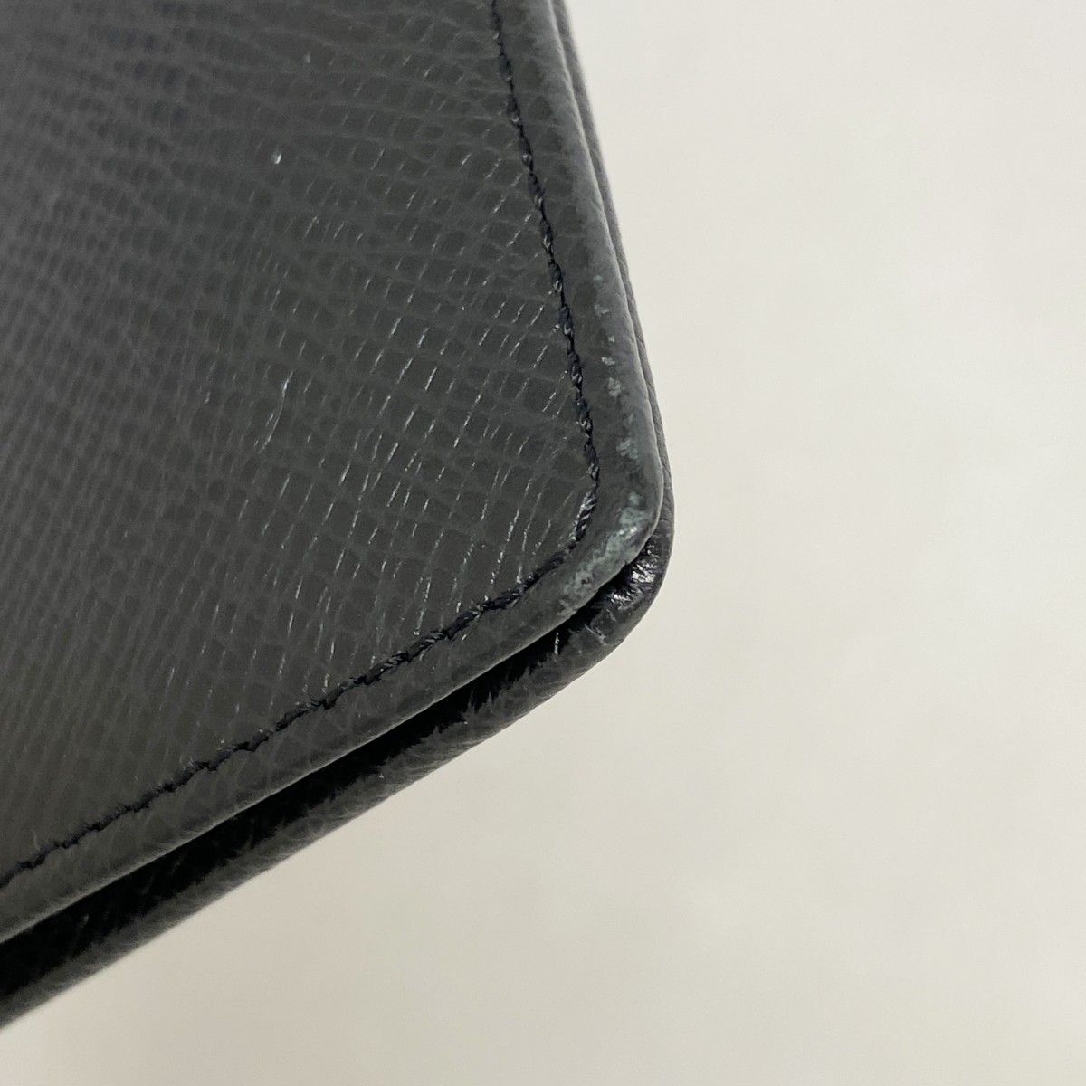 Louis Vuitton Billfold Taiga Porto Chequier Carte Cles Ardoise Wallet — view 6