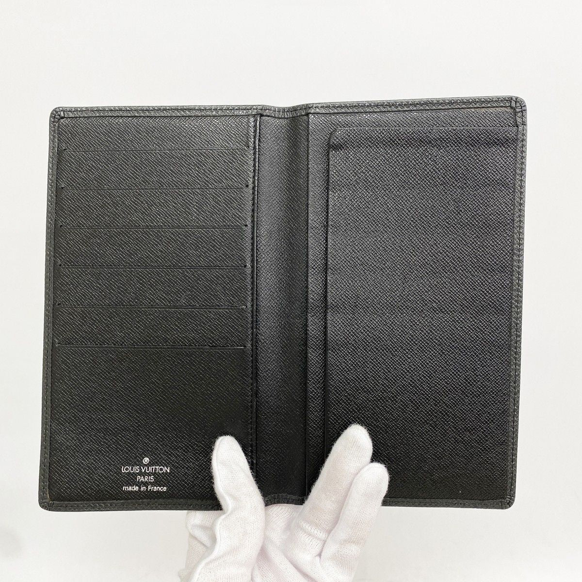 Louis Vuitton Billfold Taiga Porto Chequier Carte Cles Ardoise Wallet — view 3