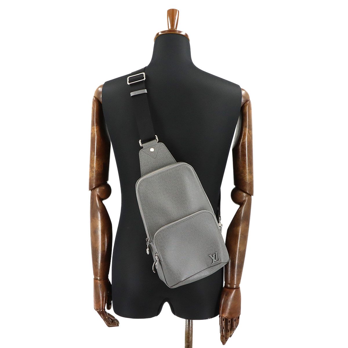 Louis Vuitton Taiga Avenue Sling Bag Gray — view 8