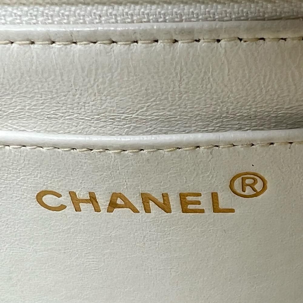 Chanel Shoulder Bag Diana 25 Chain Crossbody CC Logo White — view 4