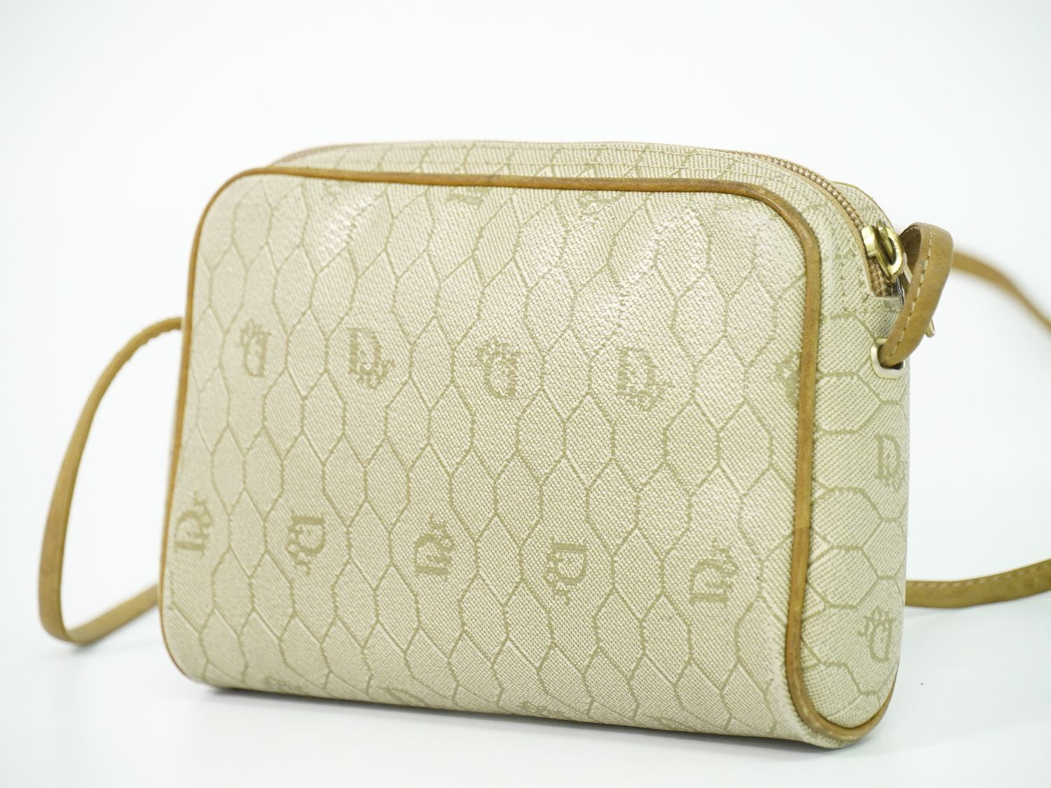 Dior Honeycomb Pattern Shoulder Bag Pochette Beige — view 2