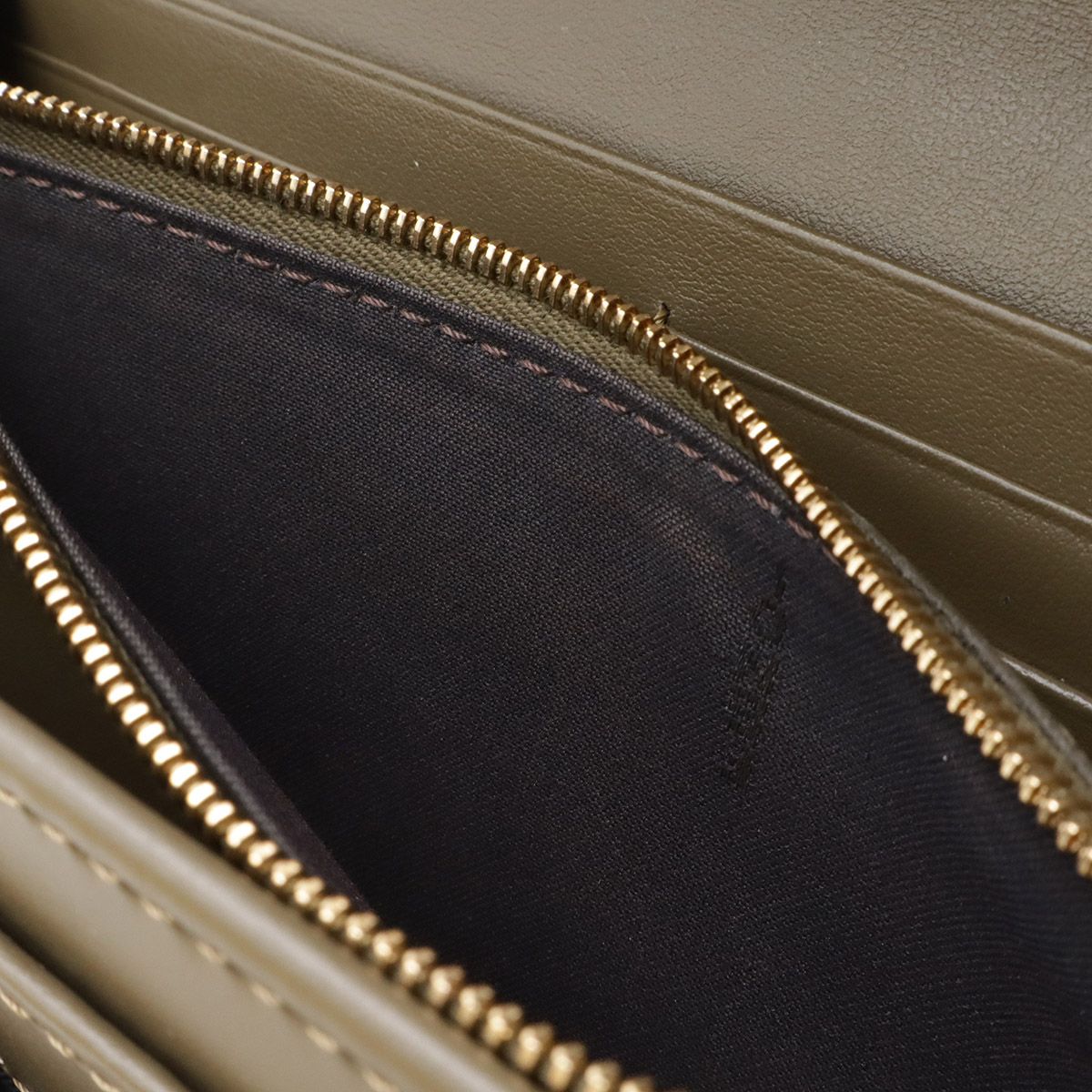 Fendi FF Diamond Chain Wallet Clutch 2-Way Pochette Leather Gray Gold — view 6