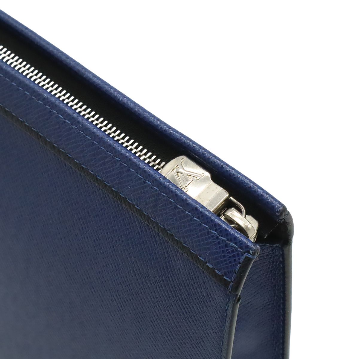 Louis Vuitton Taiga Pochette Voyage MM Clutch Leather Cobalt Blue — view 4