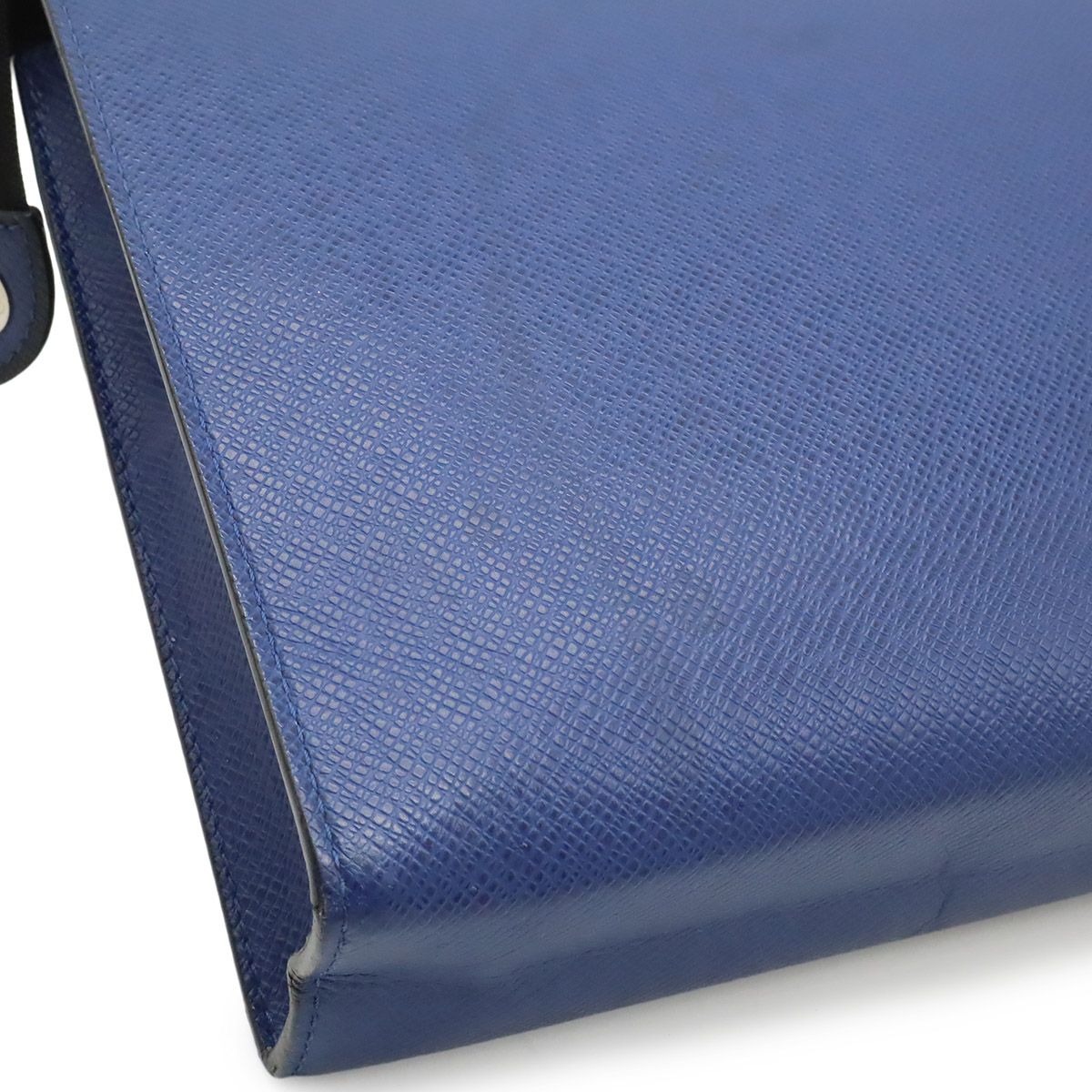 Louis Vuitton Taiga Pochette Voyage MM Clutch Leather Cobalt Blue — view 7