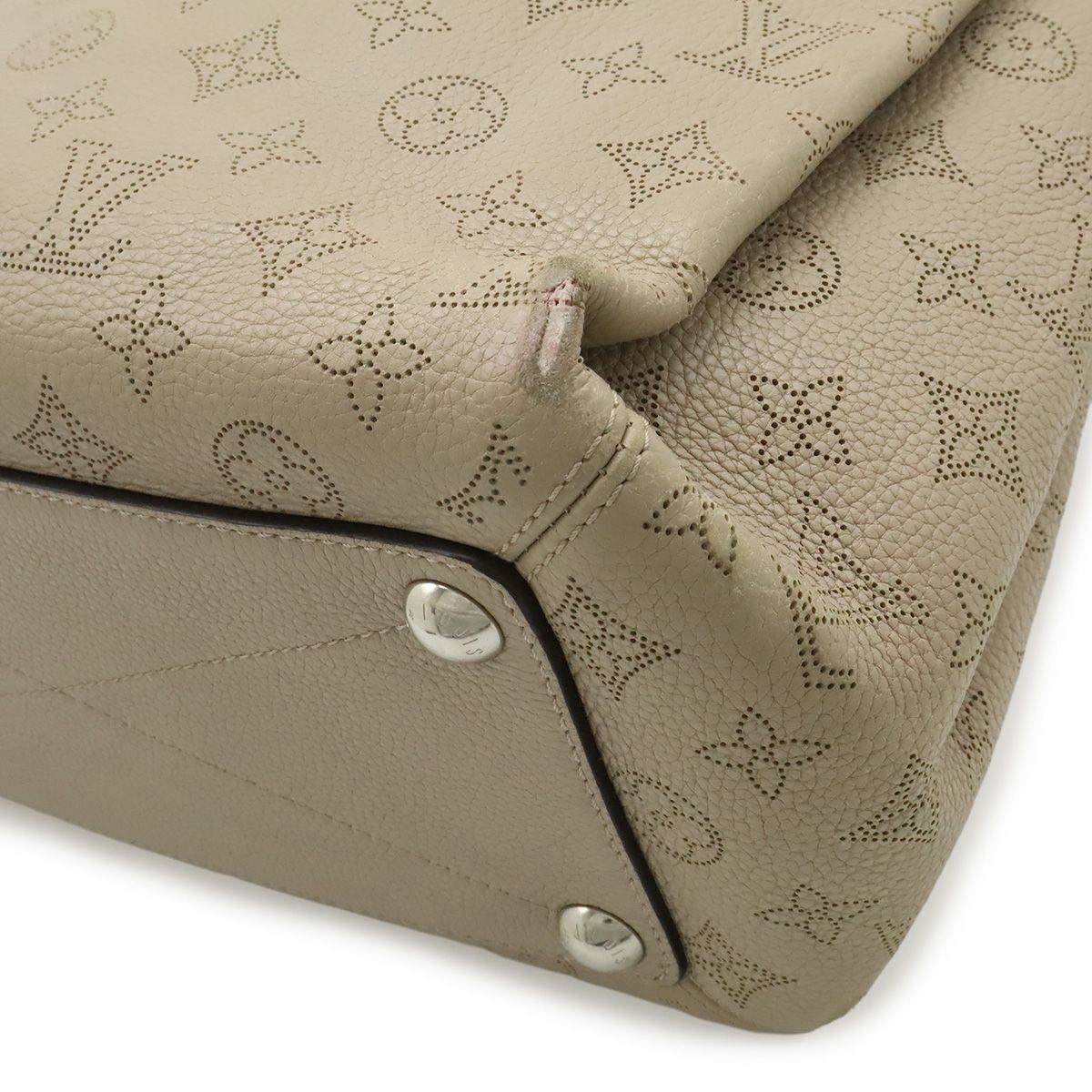 Louis Vuitton Mahina Babylon PM Shoulder Bag 2-Way Leather Gale Sand Beige — view 3