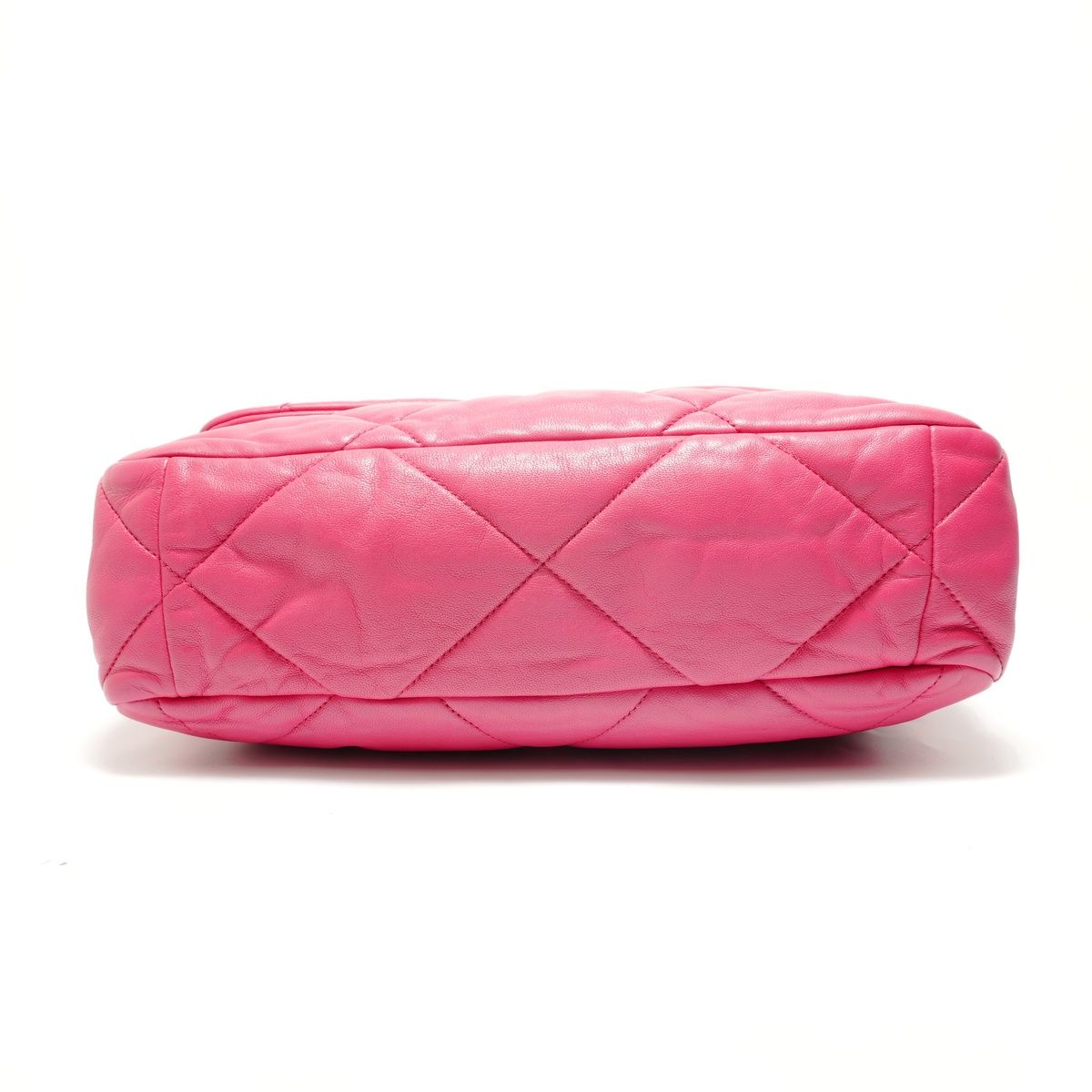 Chanel Shoulder Bag Lambskin 19 Chain — view 7