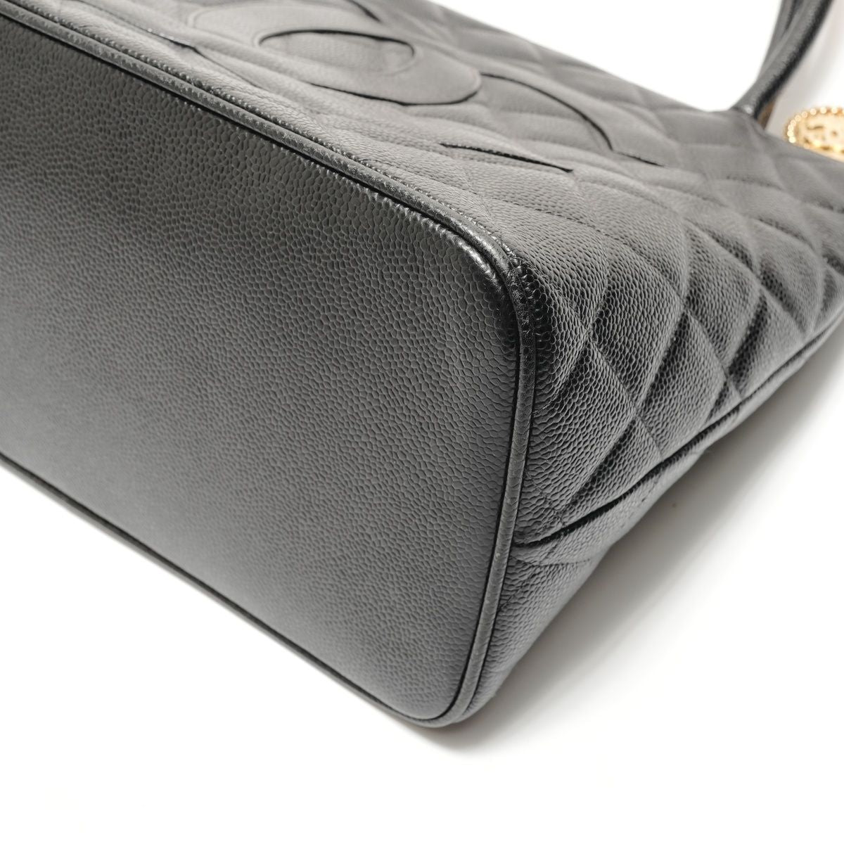 Chanel Tote Caviar Leather Medallion CC Logo — view 6