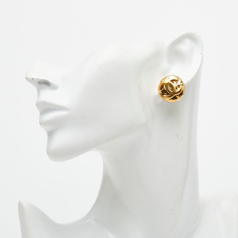 Chanel CC Logo Earrings Gold Plated — view 5