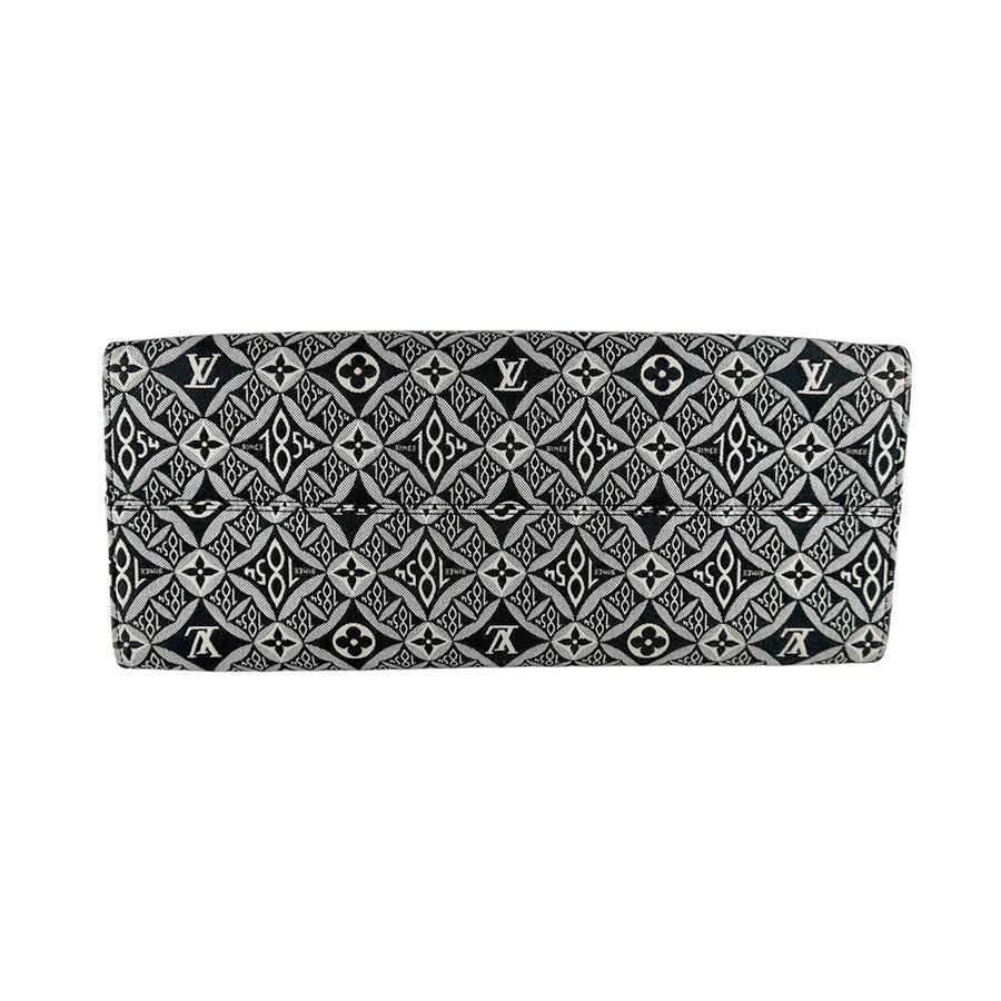 Louis Vuitton Shoulder Bag Monogram Jacquard On The Go GM — view 4