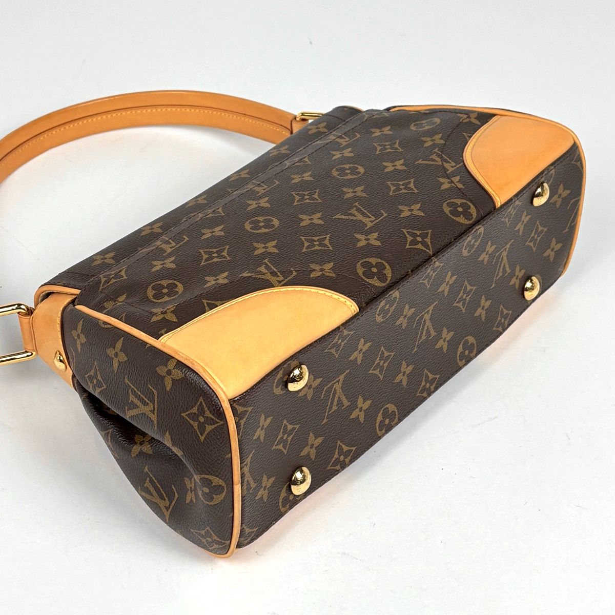 Louis Vuitton Beverly MM Shoulder Bag Monogram Brown — view 2
