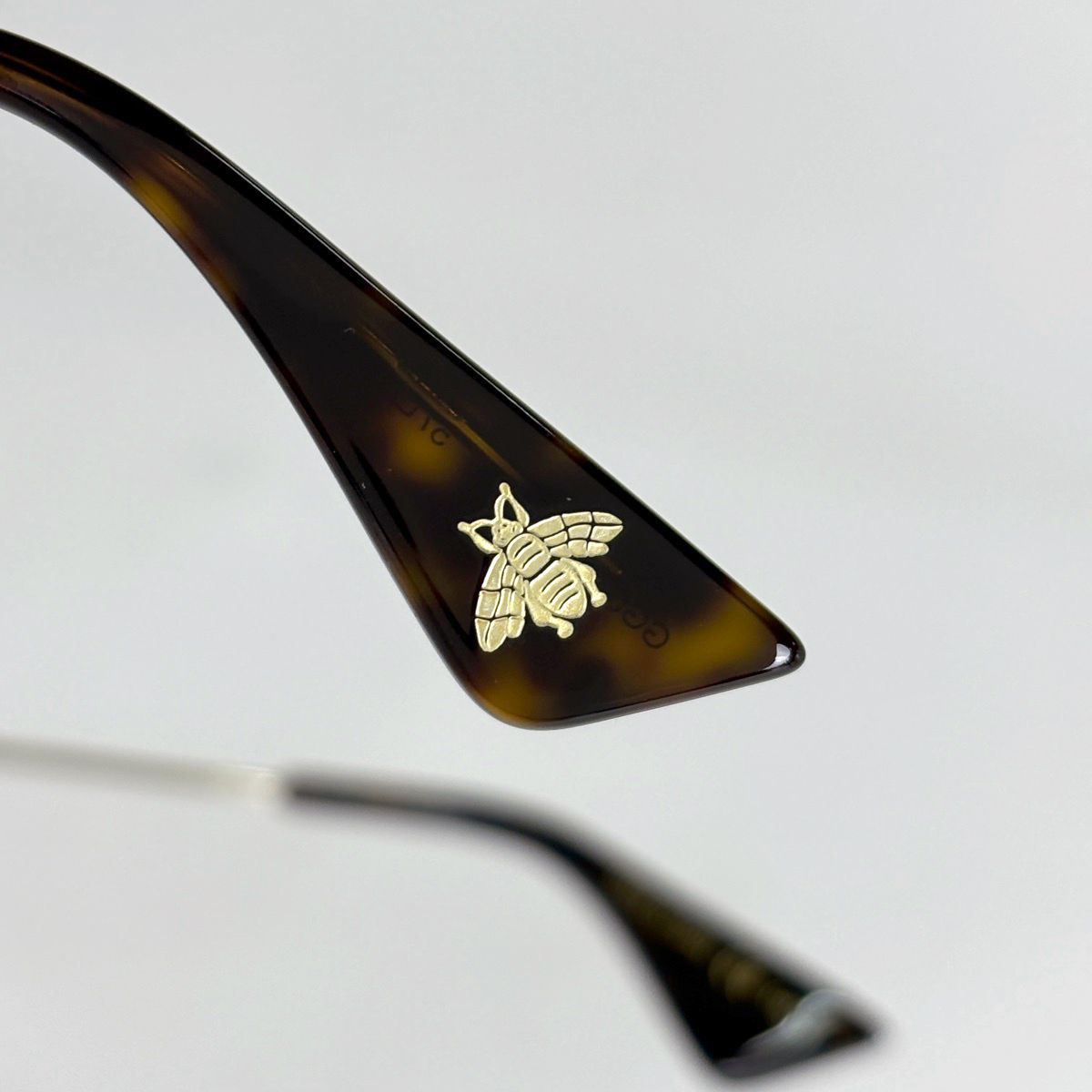 Gucci Gradient Sunglasses Eyewear Bumblebee Web Metal Gold Green Red — view 3