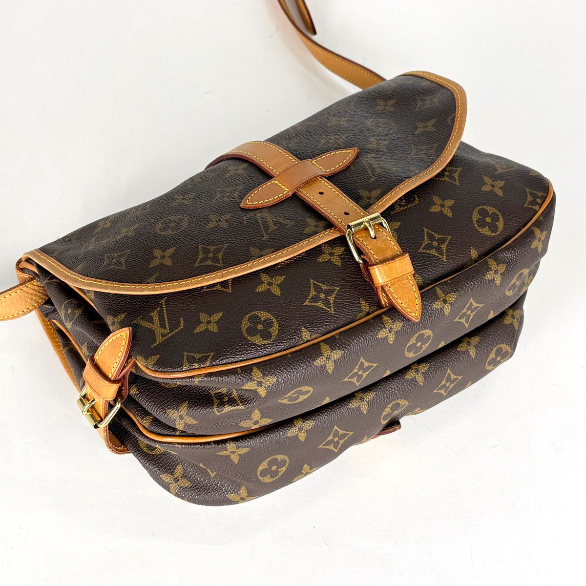 Louis Vuitton Saumur 30 Shoulder Bag Monogram Brown — view 2
