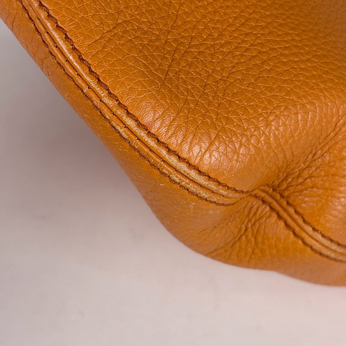 Gucci Soho Shoulder Bag Interlocking Leather Orange — view 3