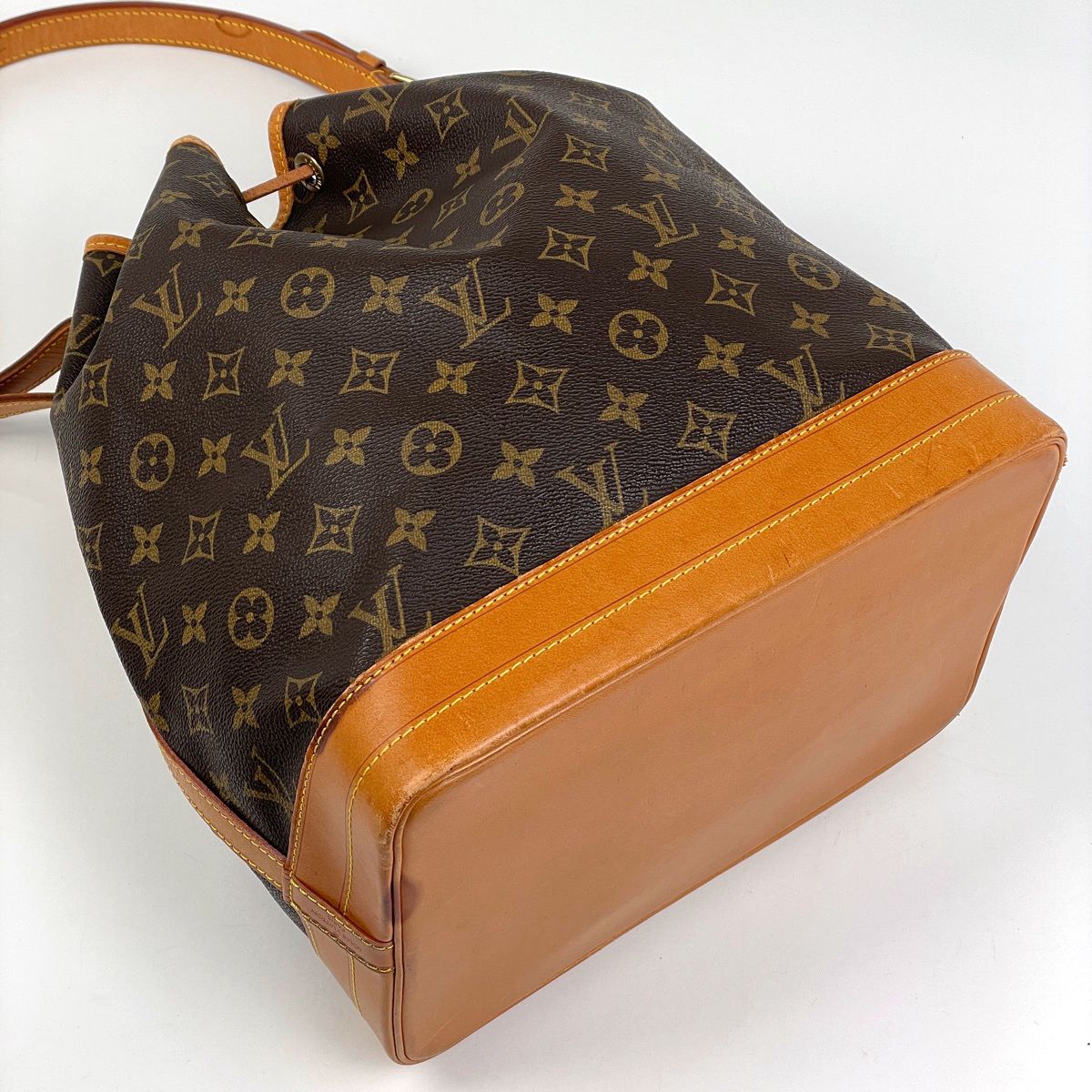 Louis Vuitton Noe Shoulder Bag Monogram Brown — view 2