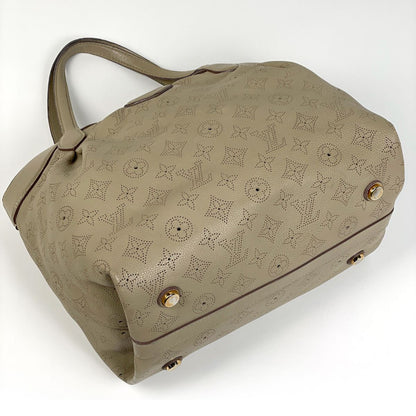 Louis Vuitton Seal PM Tote Monogram Mahina Pearl — view 2