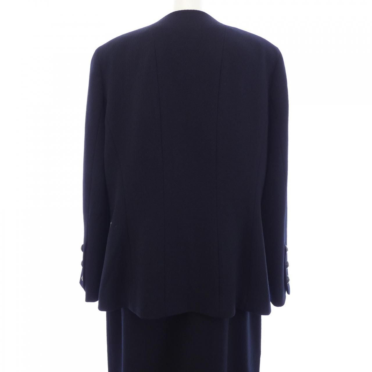 Chanel Vintage Suit Navy — view 2
