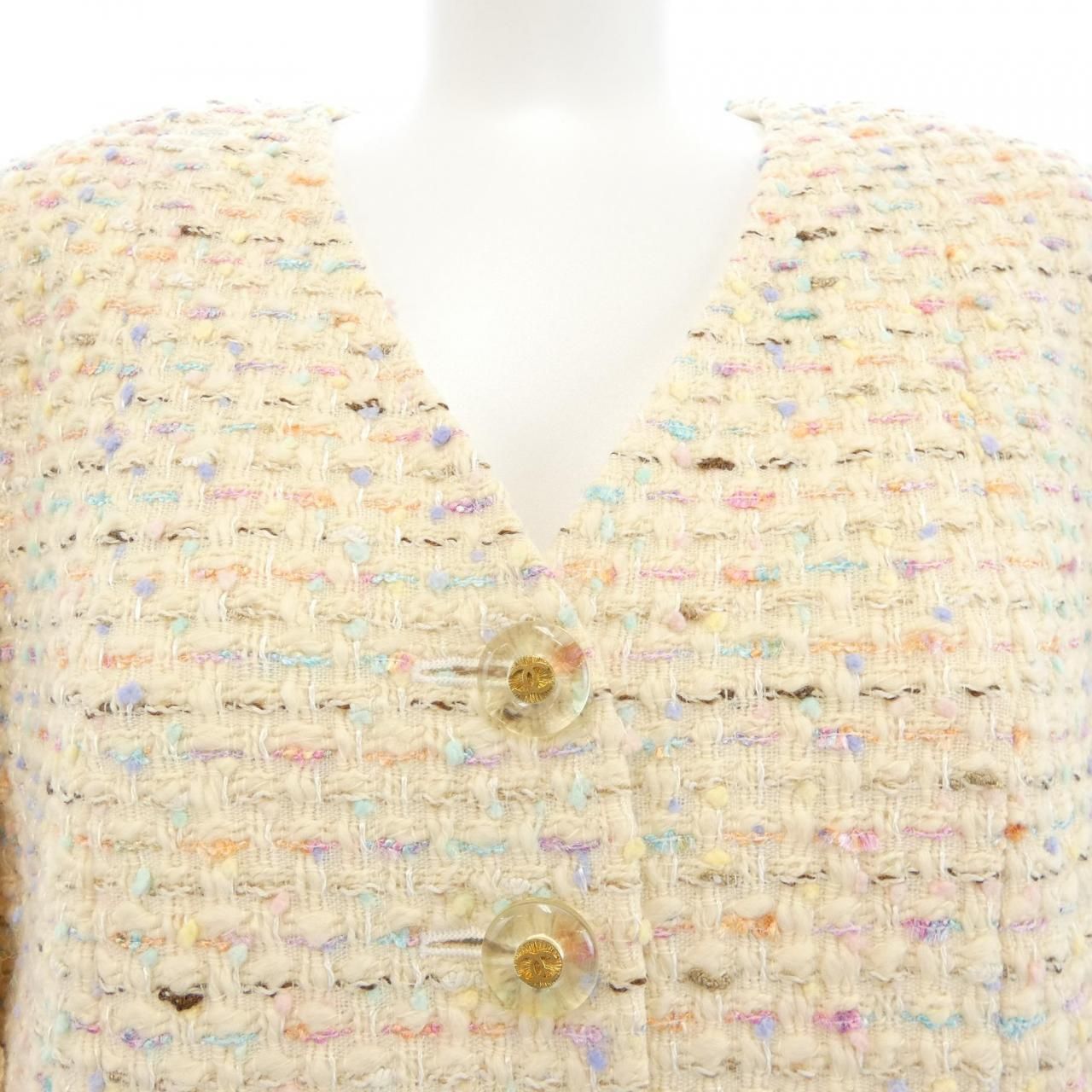Chanel Vintage Suit Beige — view 4
