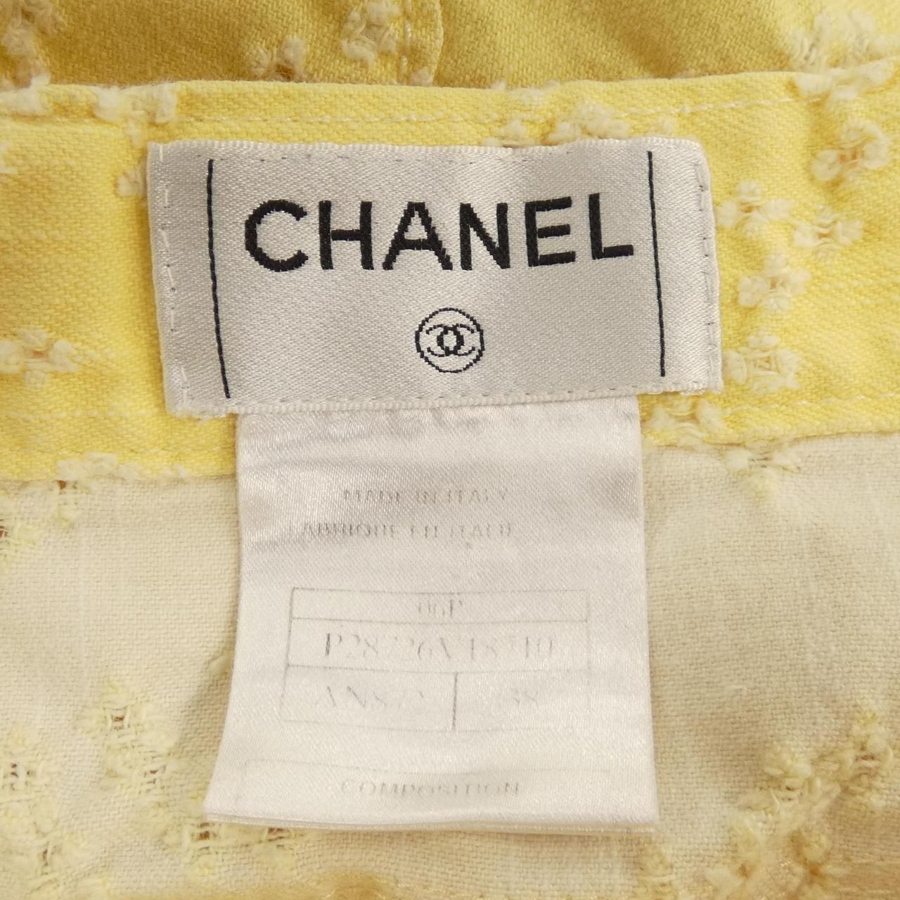 Chanel Vintage Shorts Yellow — view 4