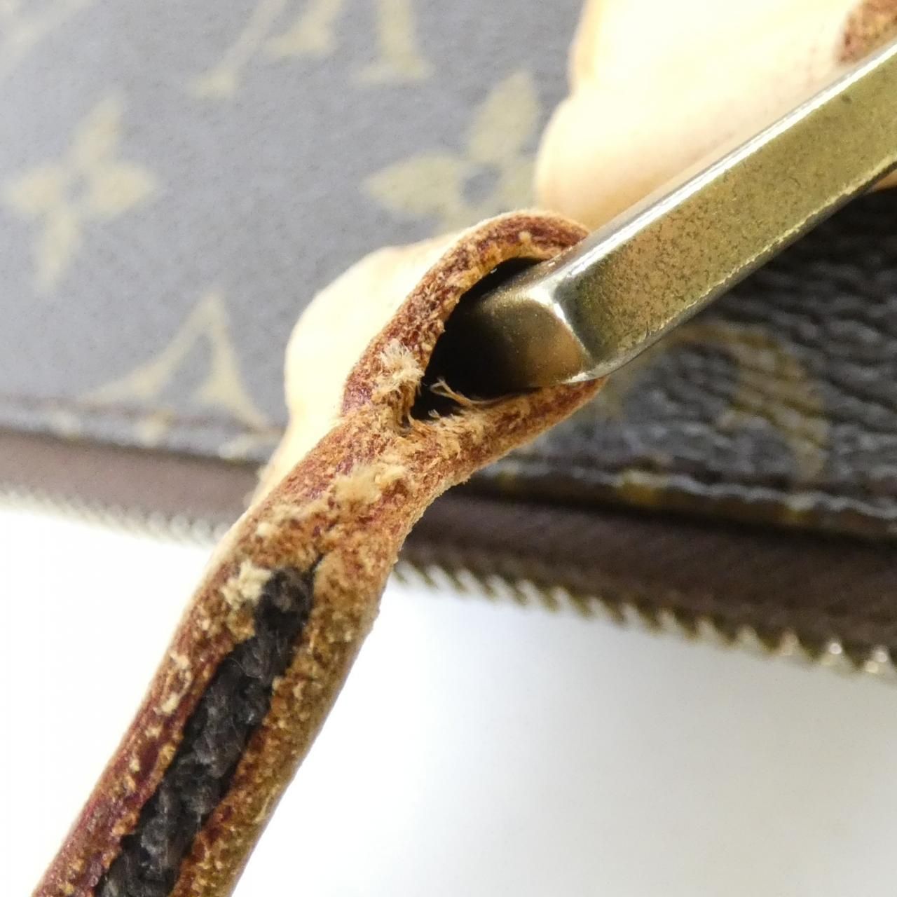 Louis Vuitton Monogram Pochette Bosford Shoulder Bag — view 8