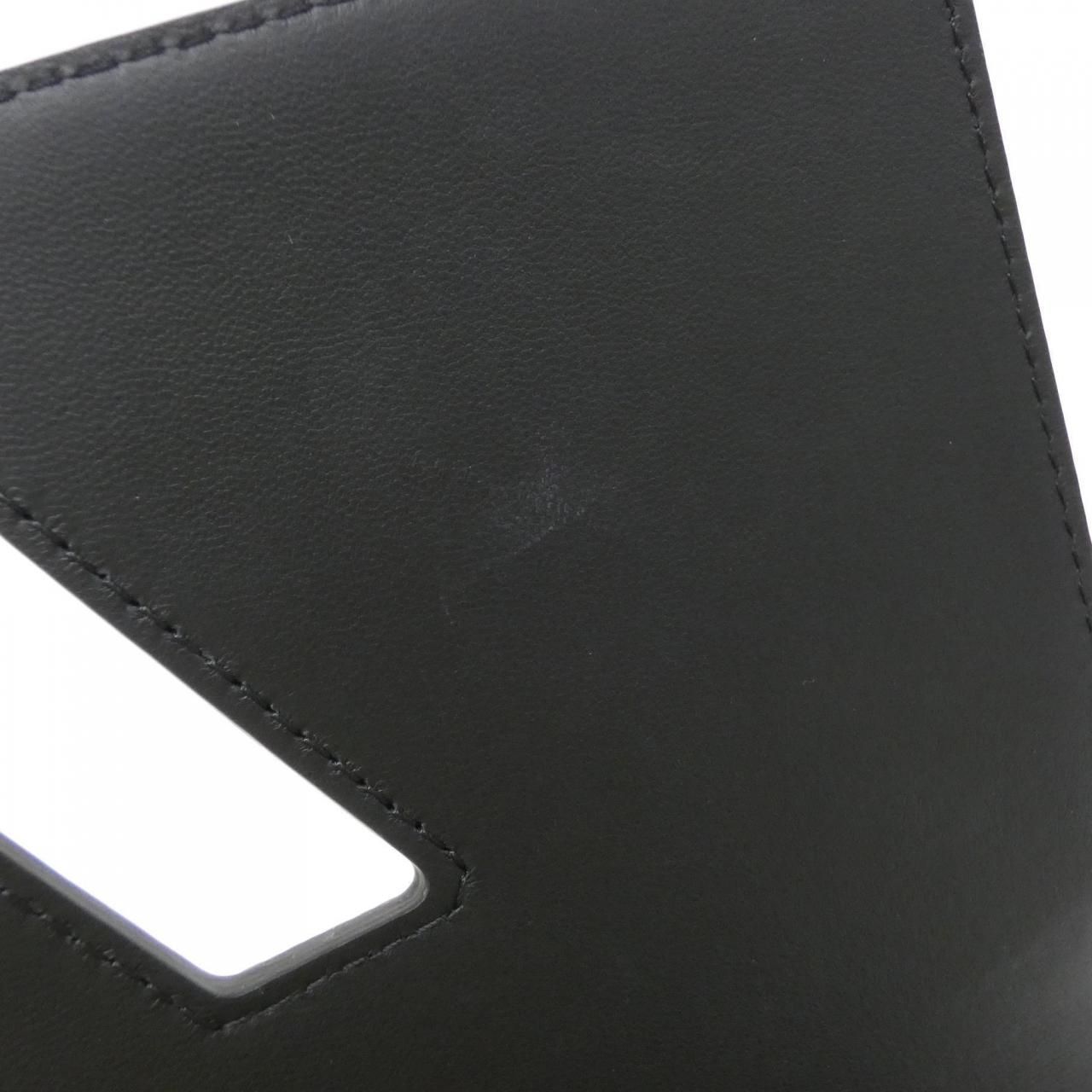 Louis Vuitton Epi Twist MM Shoulder Bag — view 9