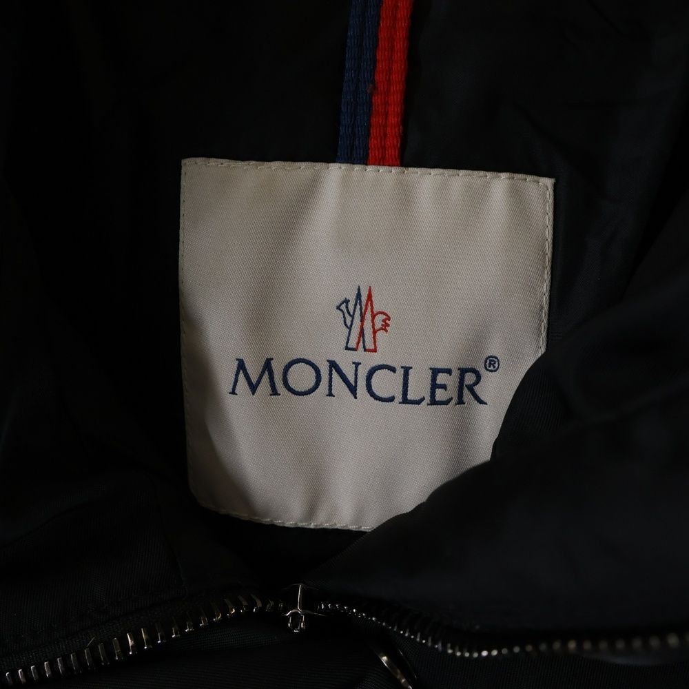 Moncler Fatsialfur Giubbotto Down Jacket Black — view 7