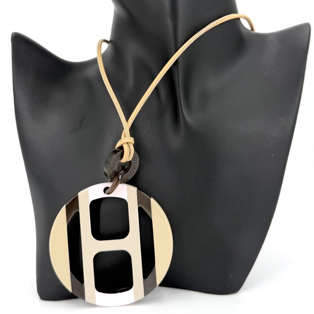 Hermes Necklace Equipe Pendant Hose Beige Pink Buffalo Horn Leather Silver — view 2
