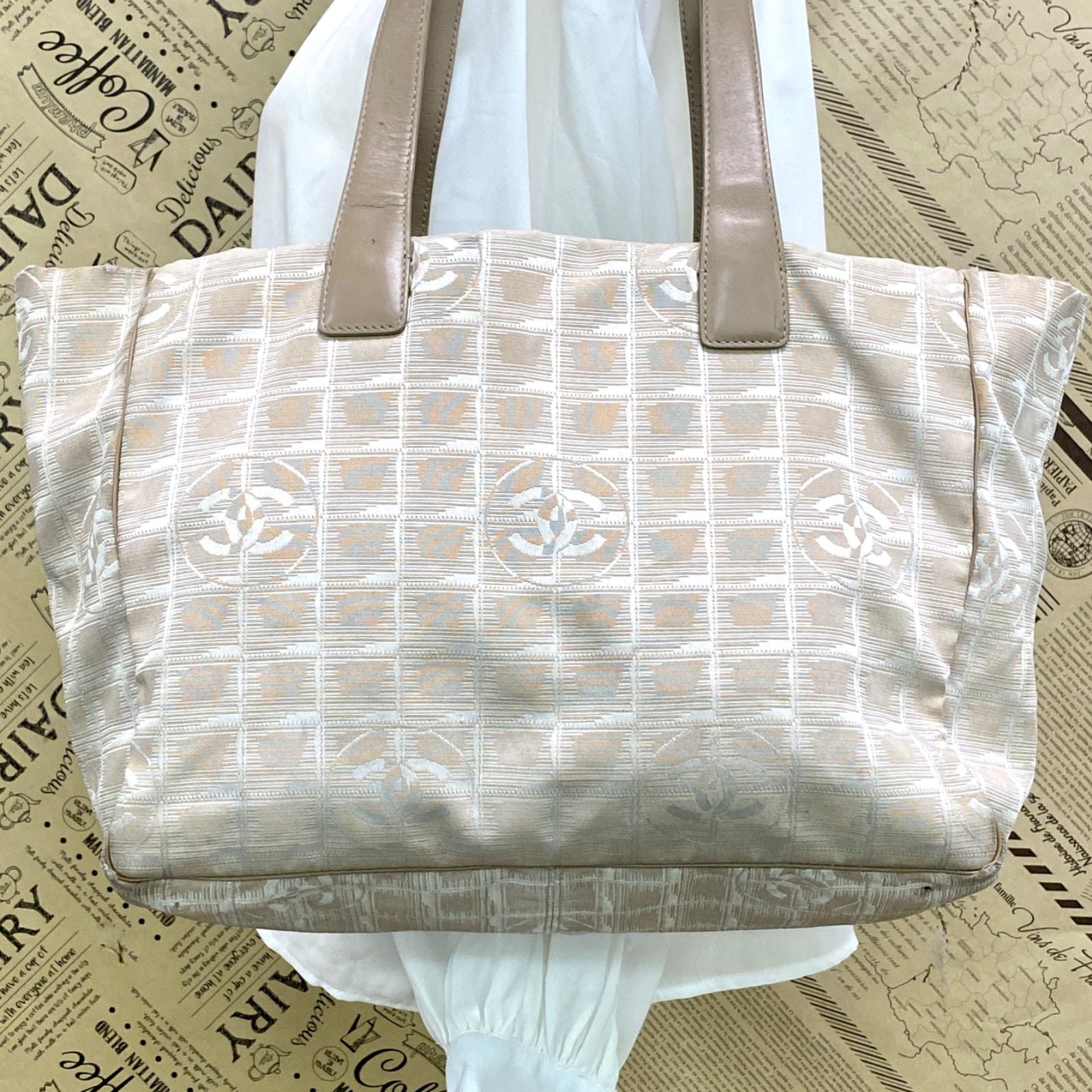 Chanel Tote New Travel Beige CC Logo Business — view 2