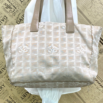 Chanel Tote New Travel Beige CC Logo Business — view 2